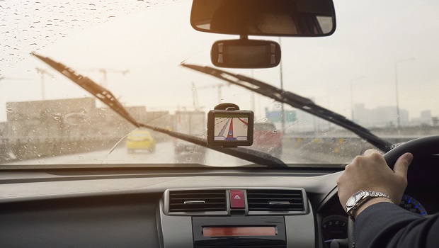 The Complete Guide to Driving in the Rain as a Commercial Driver